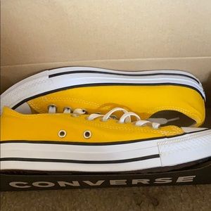 Yellow low top converse